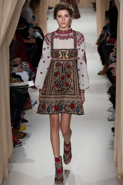 Look 3